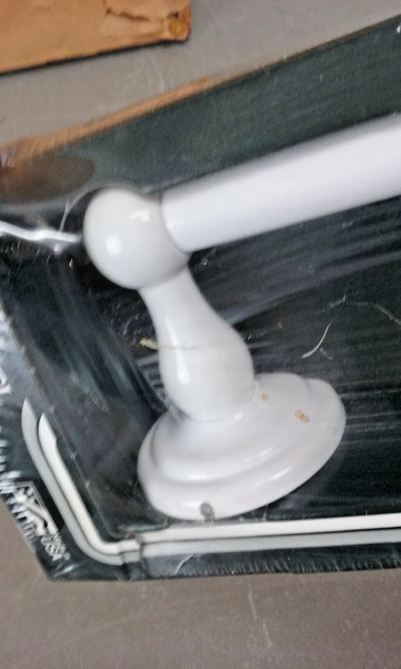 Jamestown Franklin Latón Blanco 18" Toallero Baño Decoración Sellado Nuevo Antiguo Stock Foto 3 de 4