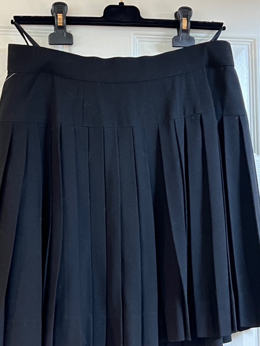 CHANEL BOUTIQUE 1989 SPRING BLACK PLEATED SKIRT 24K GOLD