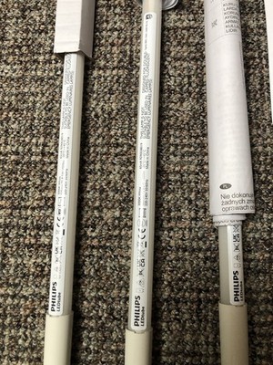 Philips/ LEDtube, 525mm, 3000k White, mit LED-Ersatzstarter EMP. 3-er Set neu