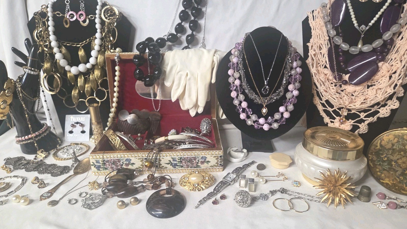 Grandma's pretty estate jewelry, junk, & trinkets!! Lot #113