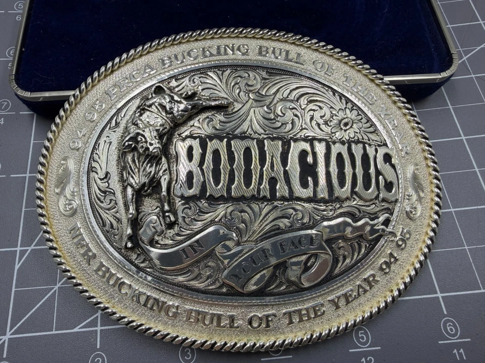 Montana Silversmith 1994-95 Bucking Bull del Año Hebilla de Cinturón (Bodacious) Foto 2 de 4