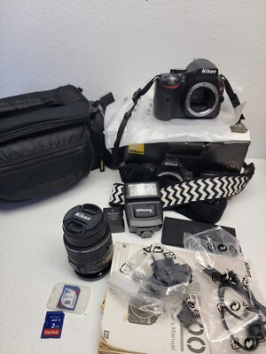 Nikon D5200 DSLR Camera with 18 - 55mm VR II Lens With Bag And Extras Og Box