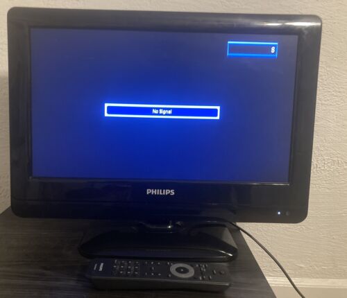 Philips 19-Inch 720p LCD HDTV w/ Remote Gaming TV 19PFL3504D/F7 *Tested Working* - Picture 8 of 9