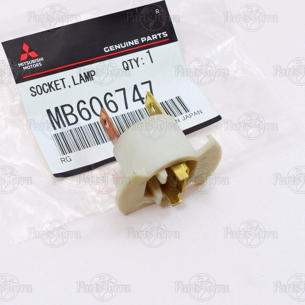 New Genuine OEM Mitsubishi LH / RH Headlight Socket 2005-2006  