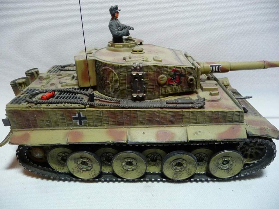 TANQUE TIGRE FUERZAS DE VALOR # III CON UNA FIGURA 1:32 FUNDIDO A PRESIÓN EXCELENTE/COMO NUEVO Foto 3 de 4