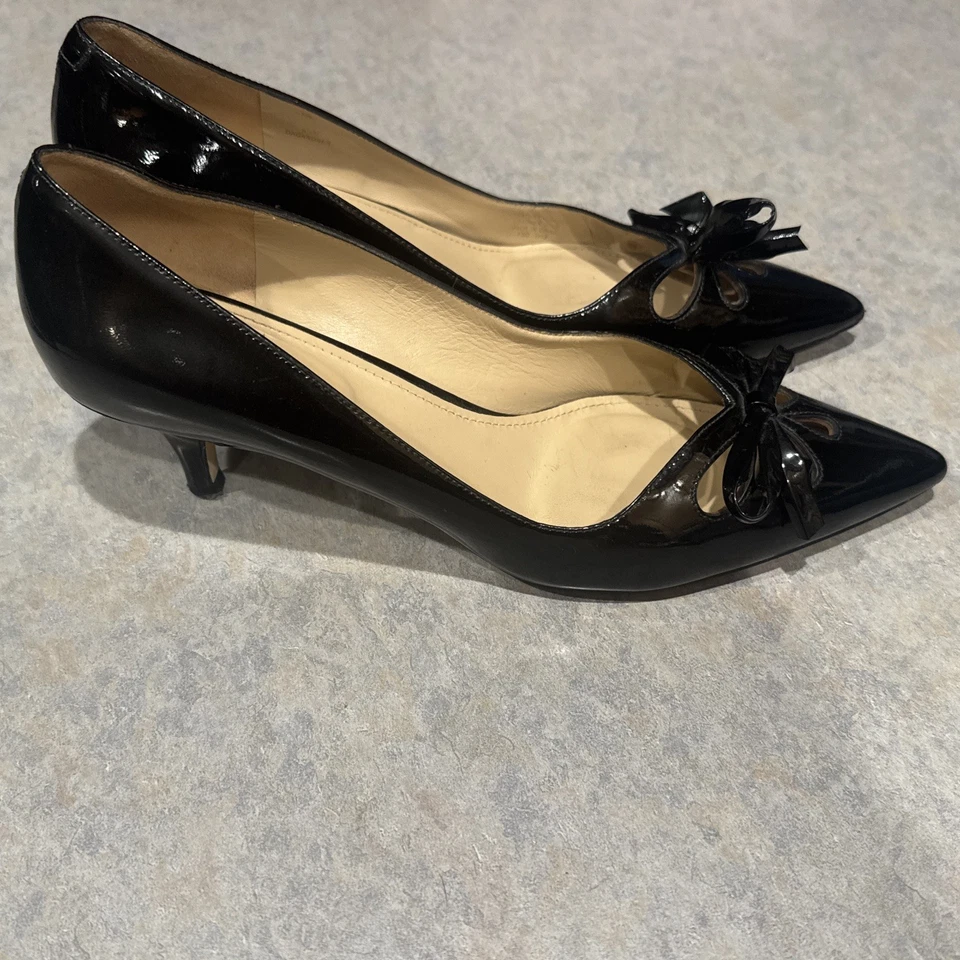 Women's~Joan & David~Dagardner~Kitten Heel~black~Patent Leather~Pump~8 1/2 - Image 2 of 4