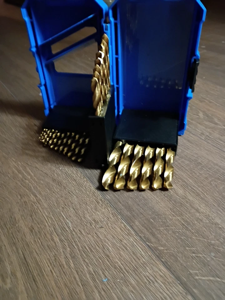 Juego de brocas de titanio de 29 piezas de cobalto con estuche de almacenamiento azul. Foto 4 de 4