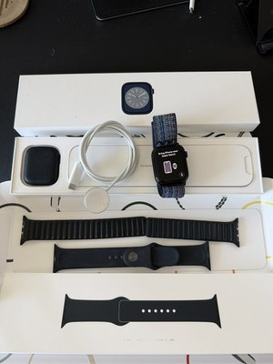 Apple Watch Series 8 45mm Midnight GPS A2771 + 3 Bands (Nike)