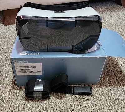 Samsung Gear VR Headset (SM-R322NZWAXAR) Never Worn Or Used Like New