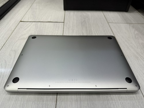Apple MacBook Air Retina 13.3" 2019 - 128GB SSD 8GB Ram 1.6GHz Core i5 - Silver - 第 10/18 張圖片