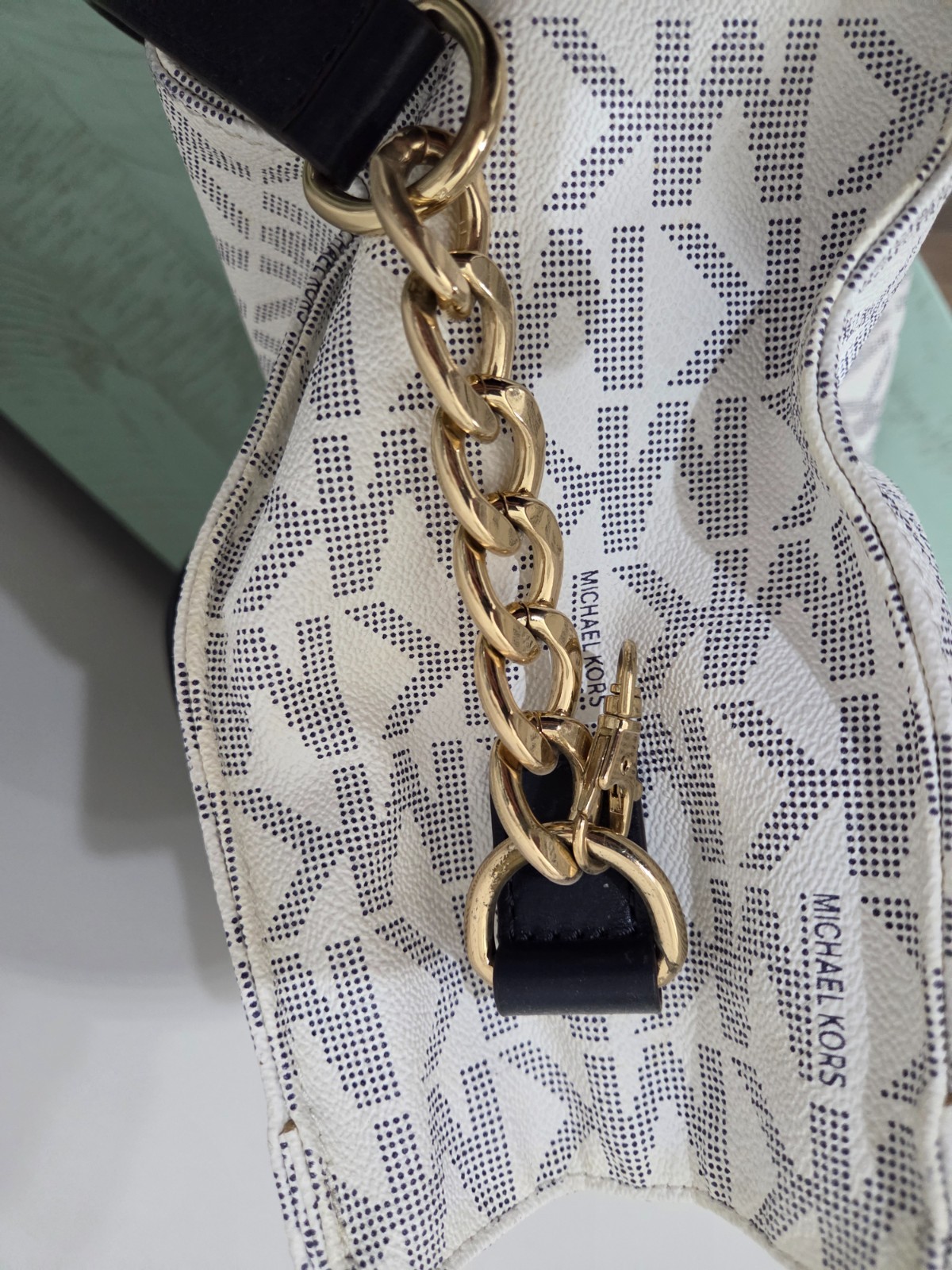 Michael Michael Kors — Camden Large Drawstring Shoulder Tote (Style: 30F5GMDE3L) image 9