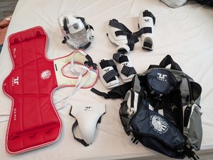 Tusah Taekwondo sparring gear kids XS-M - used once (sigh)