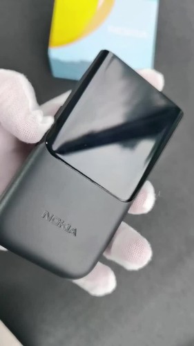 Nokia 2720 Flip - Unlocked 4G KaiOS 2MP microSDHC 4GB 512MB Bluetooth Cellphone - Video 1 van 1