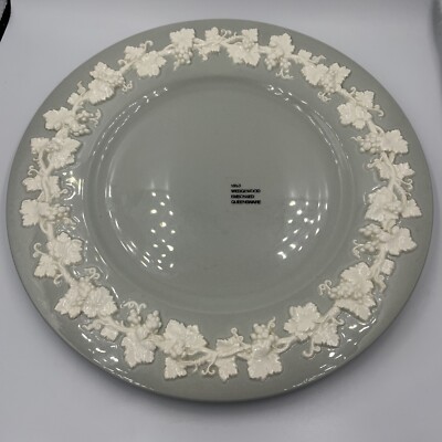 Wedgwood Embossed Queensware cream on grey 10 1/2'' dinner plate 1953 NOS