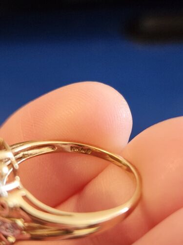 ANELLO ORO GIALLO 10 KT RUBINI E DIAMANTI MISURA 6,75, 3,3g - Foto 3 di 4