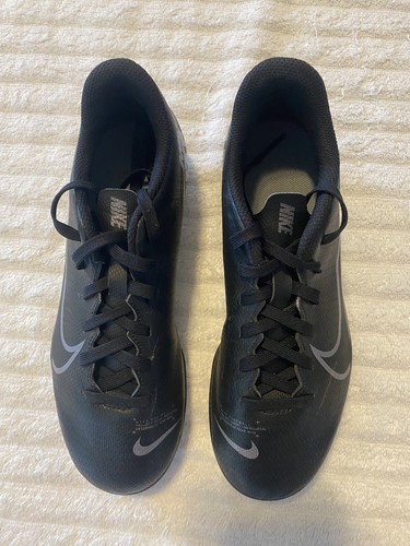Soccer Cleats Shoes size 4 Youth Black 