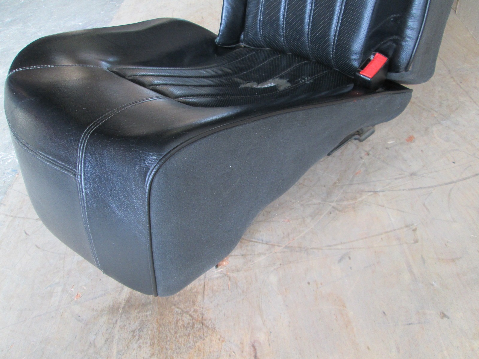 Maserati Quattroporte - RH / Rear Seat w/ Rails / Guides  - Black