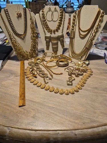 Lot Of Vintage Gold Tone Jewelry Necklace Bracelet Brooches Estate Lot