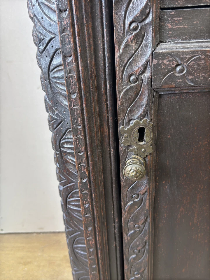 Peregrino Período Roble Colgante Esquinero Armario Primitivo Tallado Años 1680 Años 1700 Antiguo Foto 4 de 4