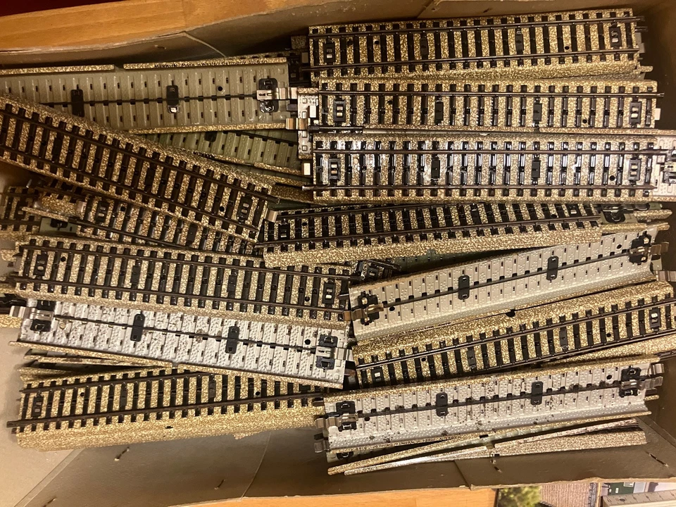 Märklin 5106 Straight Track 18 cm 100 Pieces ONE HUNDRED PIECES - Image 2 of 2