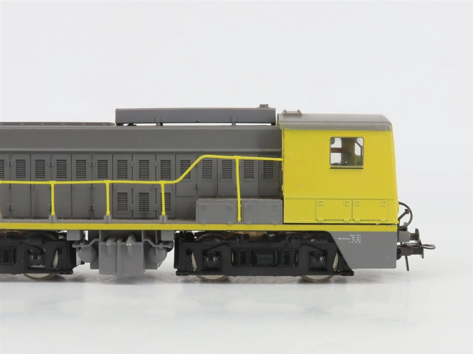 HO Scale Roco 4155 NS Dutch Railways 2200 Series Diesel Locomotive  - Image 3 of 4