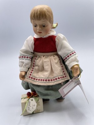 Ashton Drake Mini Berta Hummel doll   Little Gift Wrapper''