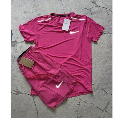 Nike Damen Dri-FIT Running Set Pink M T-Shirt & Shorts atmungsaktiv