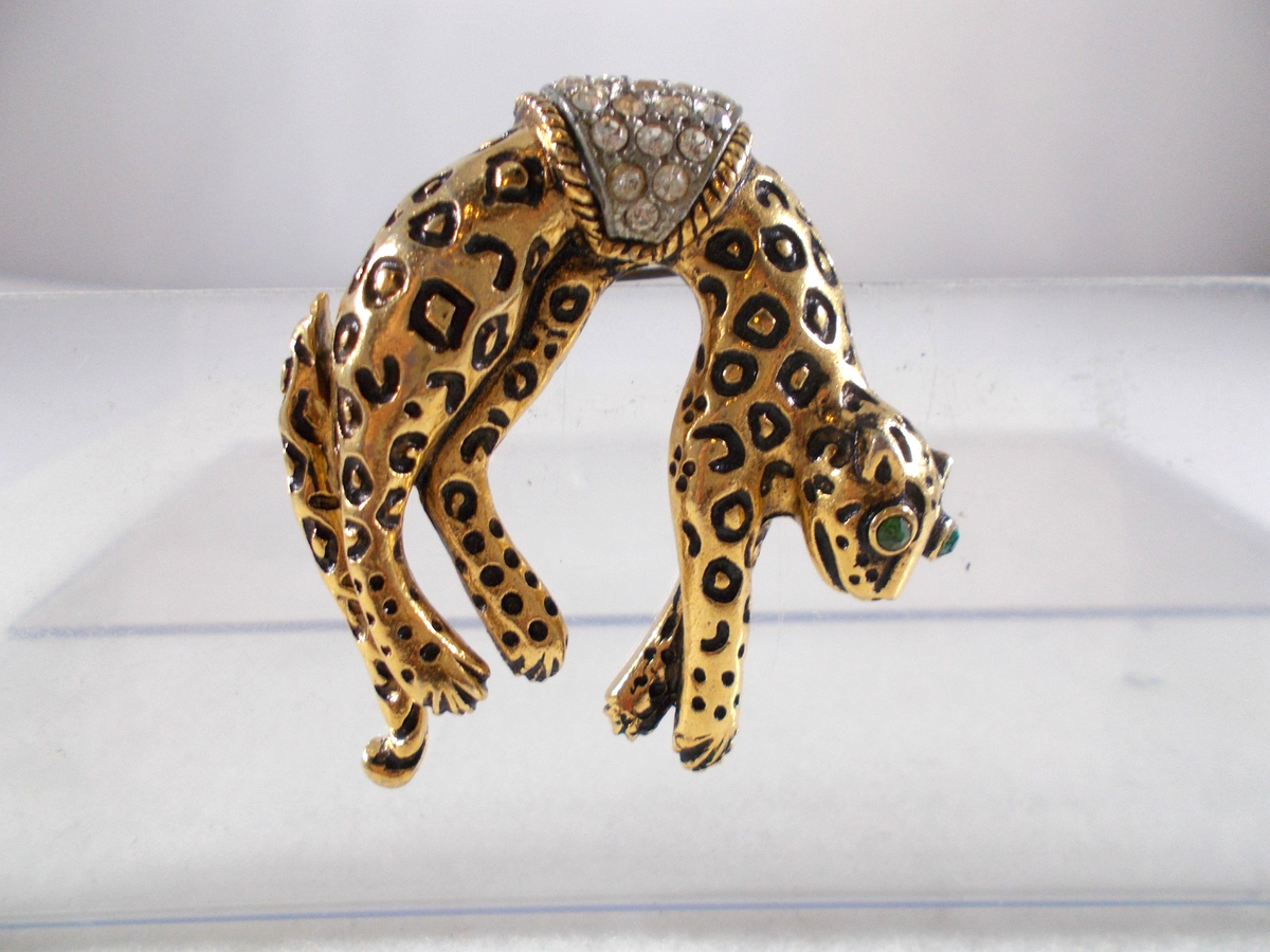 VTG Florenza Cheetah Brooch with Green and Clear Rhinestones Moveable Tail