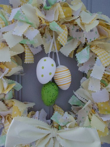 Ostern Scandi Lappenkranz. Pastell Zitrone/Limette/Bienen/Gänseblümchen/Gingham/Ostereier - Bild 2 von 7