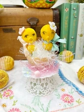 Vintage Easter Spring Yellow Chick Kitsch Holiday Decor Plastic Flower Basket