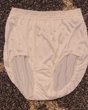 90's Vintage Hanes Her Way 100  nylon panties w/tags size 5-10 Wide Lace