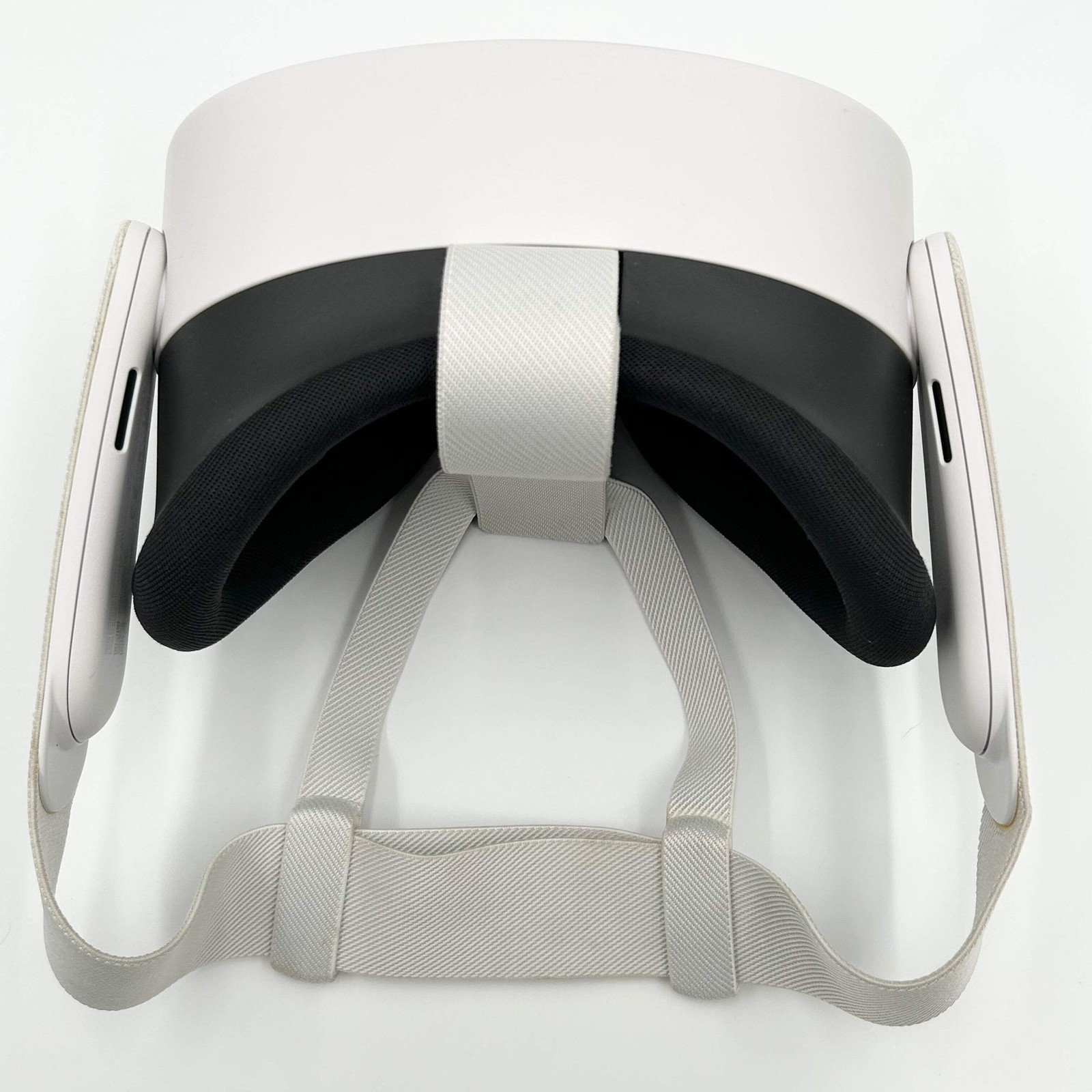 Meta Quest 3S 128GB Standalone All-in-One VR Headset P97