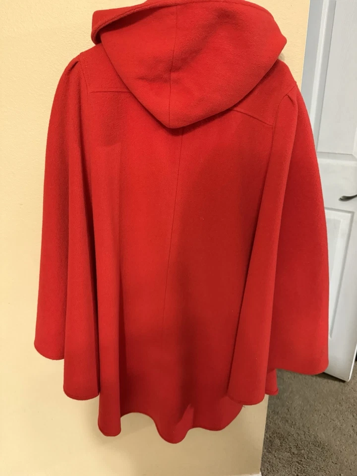 Capa vermelha vintage Ms Freddi - Imagem 3 de 4