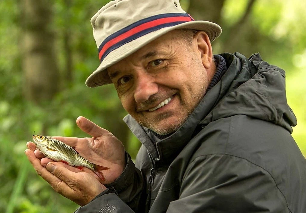 bob mortimer's hat in gone fishing