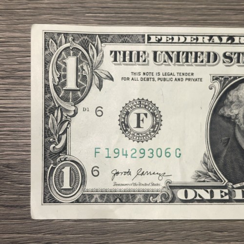 Erreur de coupe mal alignée. Billet de 1 dollar 2017A excellent état - Photo 2/7