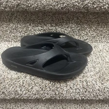 Unisex Oofos Black Flip Flops Women Size 7 Men’s Size 5 