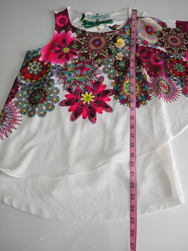 Regata Desigual Boho Branca Floral Medalhão Gauzy Flowy Gem Enfeite Tamanho XS - Imagem 3 de 4