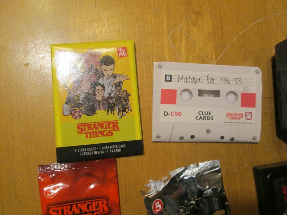 CARTÕES + Acessórios NETFLIX STRANGER THINGS CÁPSULA DE CABEÇA PARA BAIXO MENINO Argyle PIZZA + - Imagem 4 de 4