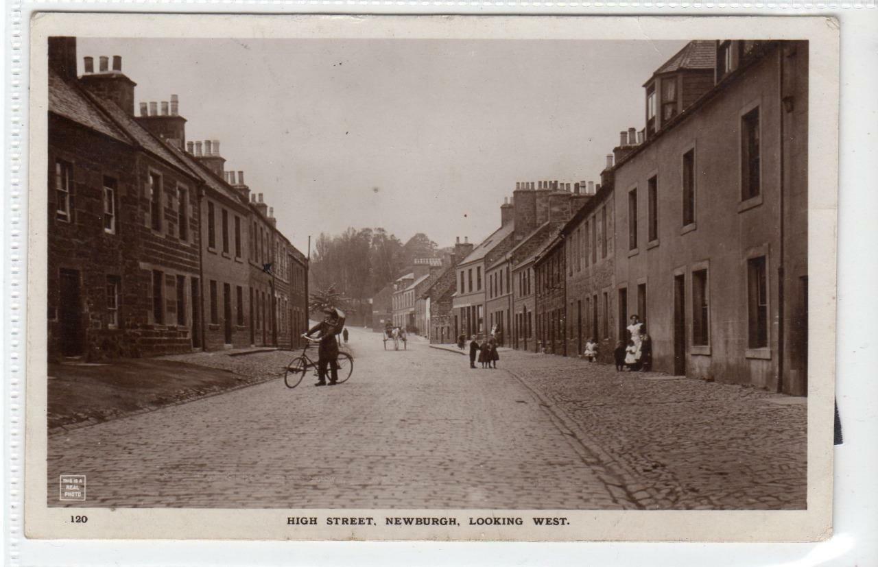 HIGH STREET, NEWBURGH LOOKING WEST Fife postcard (C41094) eBay