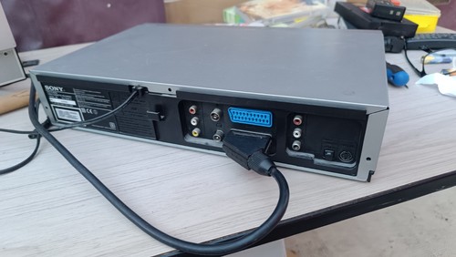 Sony SLV-D910 DVD VHS VIDEOREGISTRATORE Combinato Parzialmente FUNZIONANTE - Foto 6 di 12