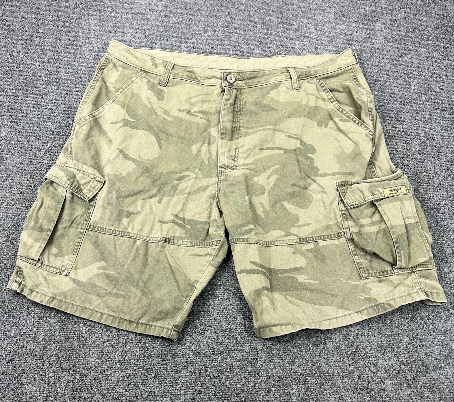 Wrangler Camo Cargo Shorts Men’s 40 Green Camo Army Military Work Utility