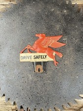 VINTAGE ORIGINAL MOBIL PEGASUS DRIVE SAFELY LICENSE PLATE TOPPER GAS Oil No RESV