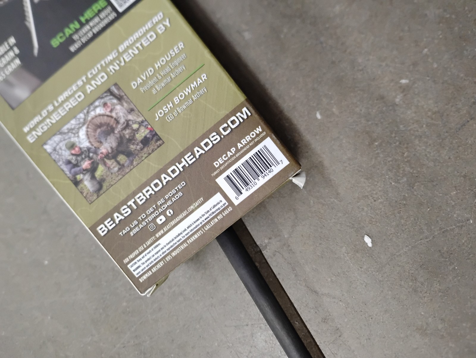 Bowmar Beast Turkey Decapper Arrow - 6 hand fletched feathers