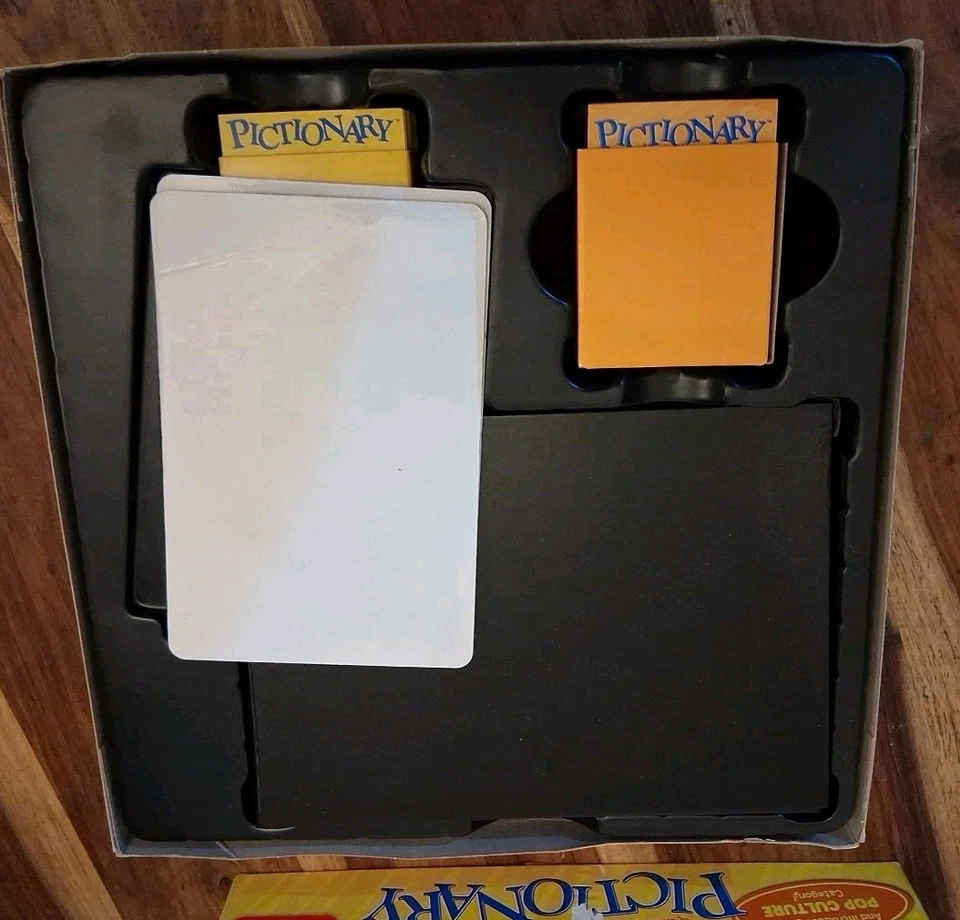 Pictionary – 2019 Edition Complete & Lovely Condition with Pop Culture Xmas Fun - Image 2 of 4