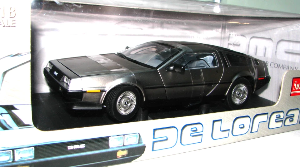 1/18 SCALE 1981 DMC DeLOREAN by SUN STAR - Image 3 of 4