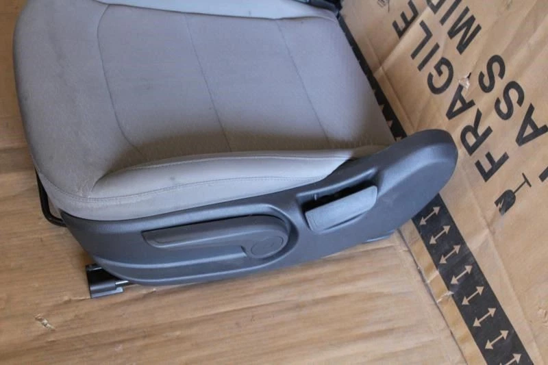 Hyundai Elantra 2019 asiento delantero izquierdo del conductor inferior gris tela sedán construido en Estados Unidos Foto 3 de 4