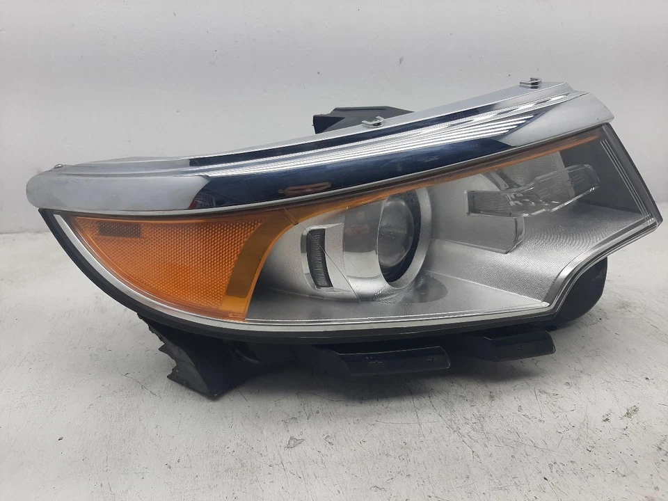Faro halógeno de pasajero Ford Edge 2011-2014 fondo brillante BT4Z13008A Foto 2 de 4