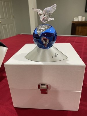 MIB Swarovski Crystal Planet Vision 2000 Millenium Globe Dove 7607NR000004