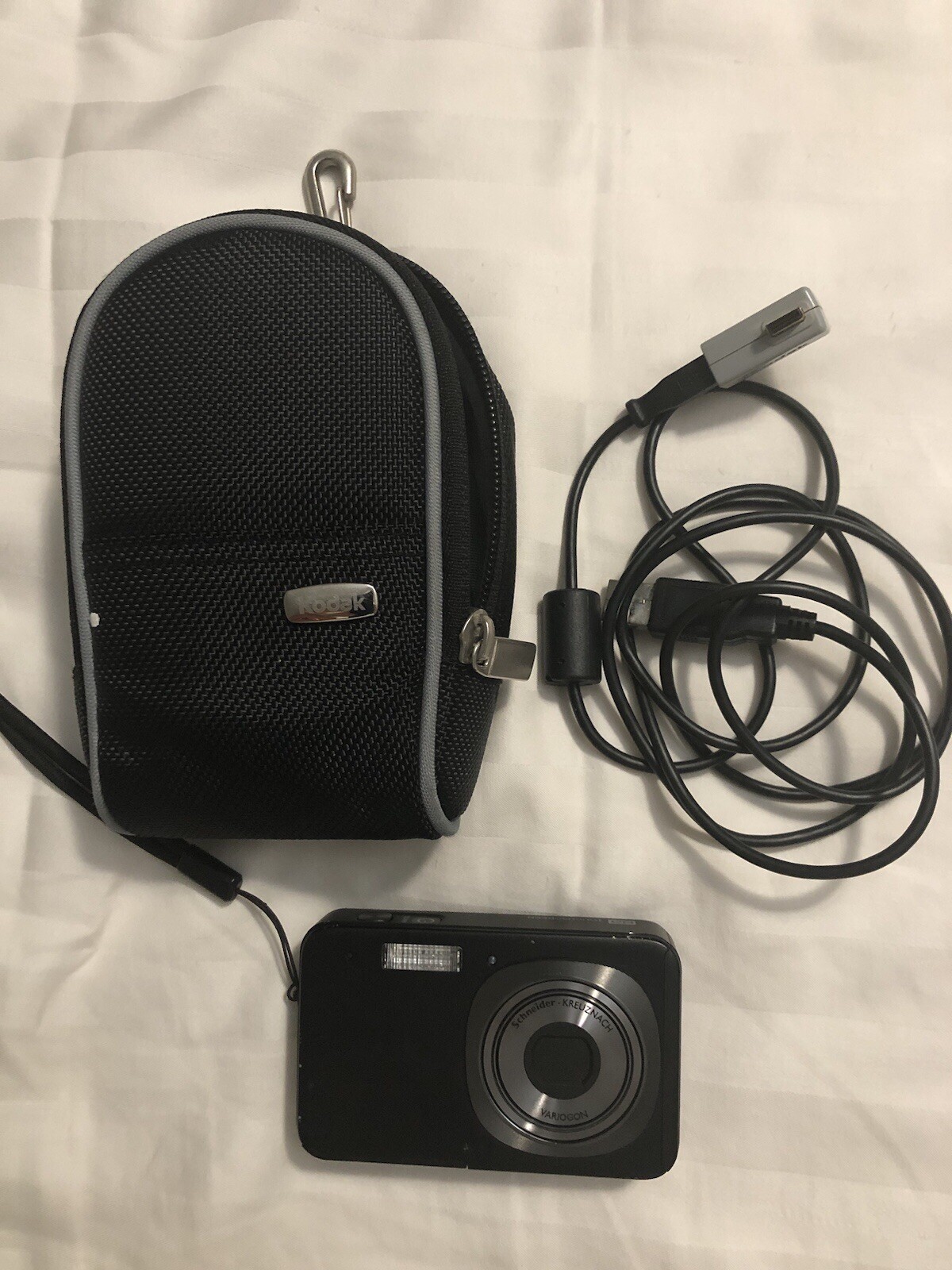 Kodak EasyShare V1073 10.0MP Digital Camera - Black With Charging Cord And Case!