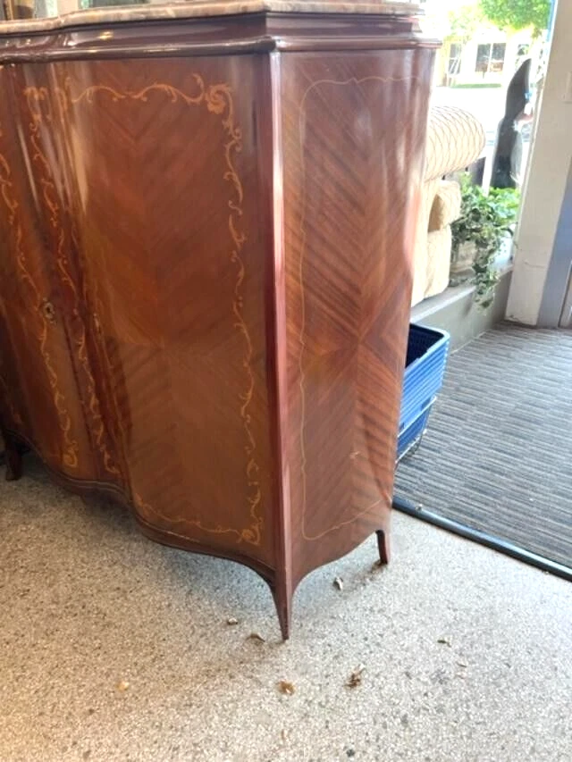 Armario francés de finales del siglo XIX Luis XV de nogal con tapa de mármol Foto 4 de 4